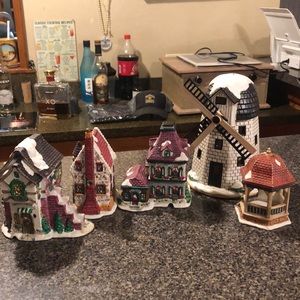 5 piece Christmas village set